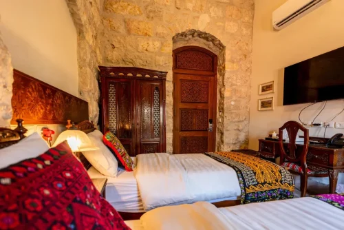 good happy twin room with balcony beds